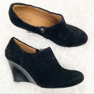 CLARKS Artisan Suede Black Wedge Ankle Booties 9